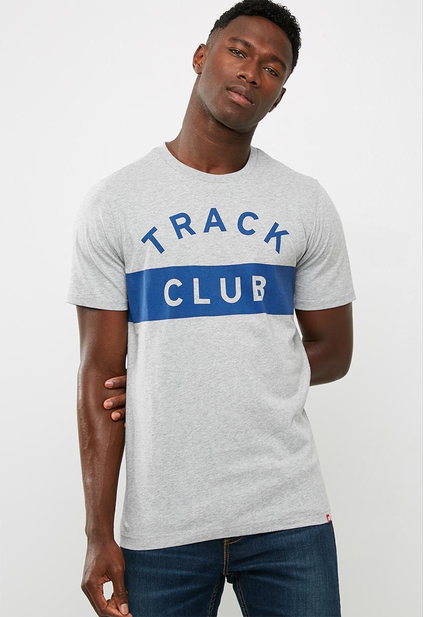 New Balance  - Essentials track club tee