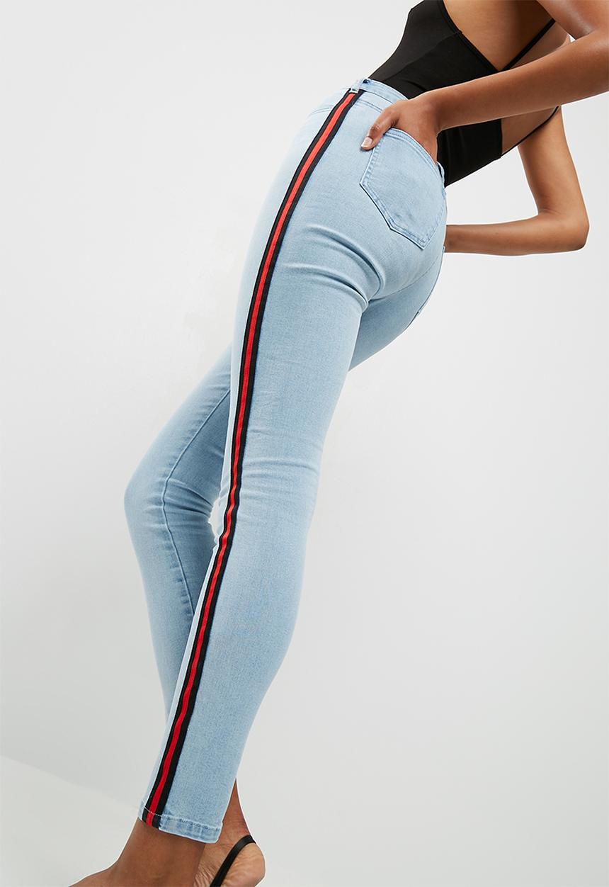 Missguided - Sinner floral badge side stripe mom jeans
