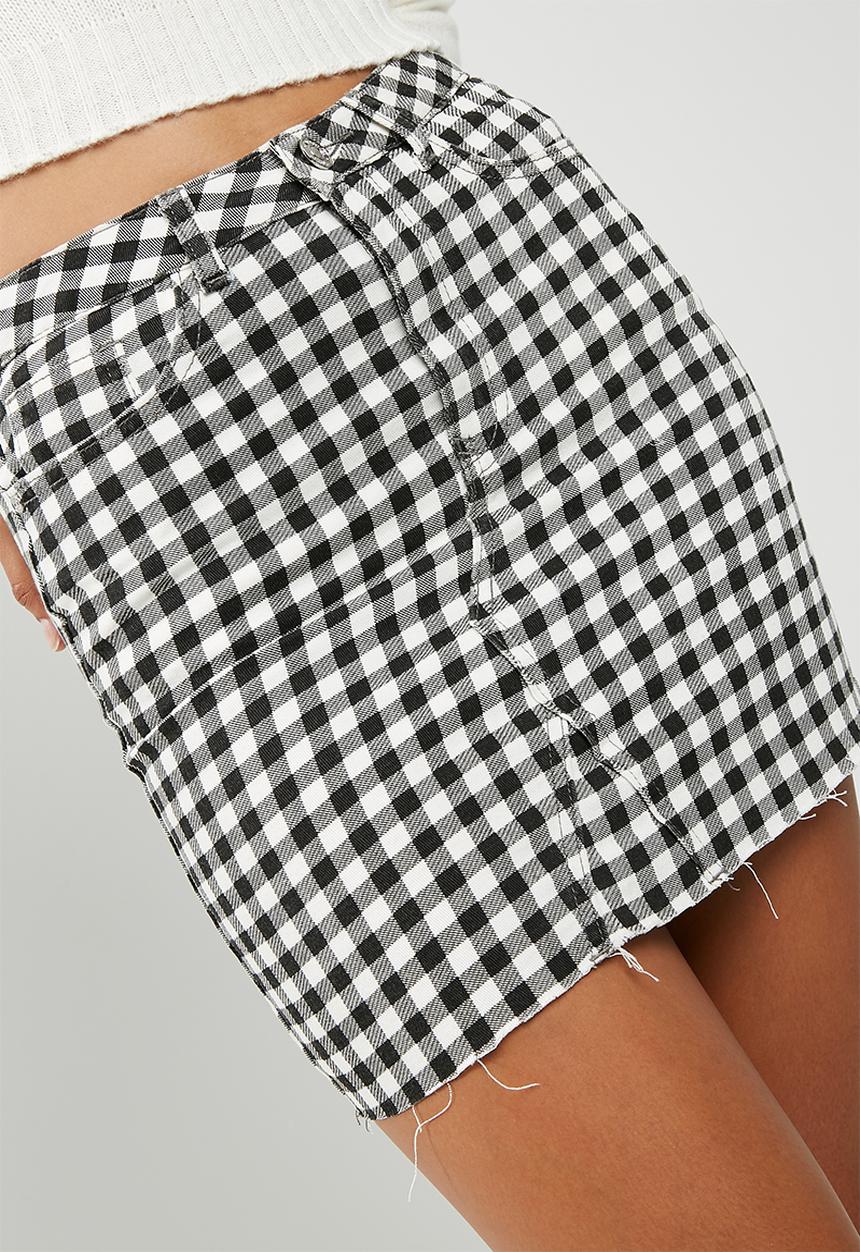 Missguided - Raw hem gingham denim mini skirt