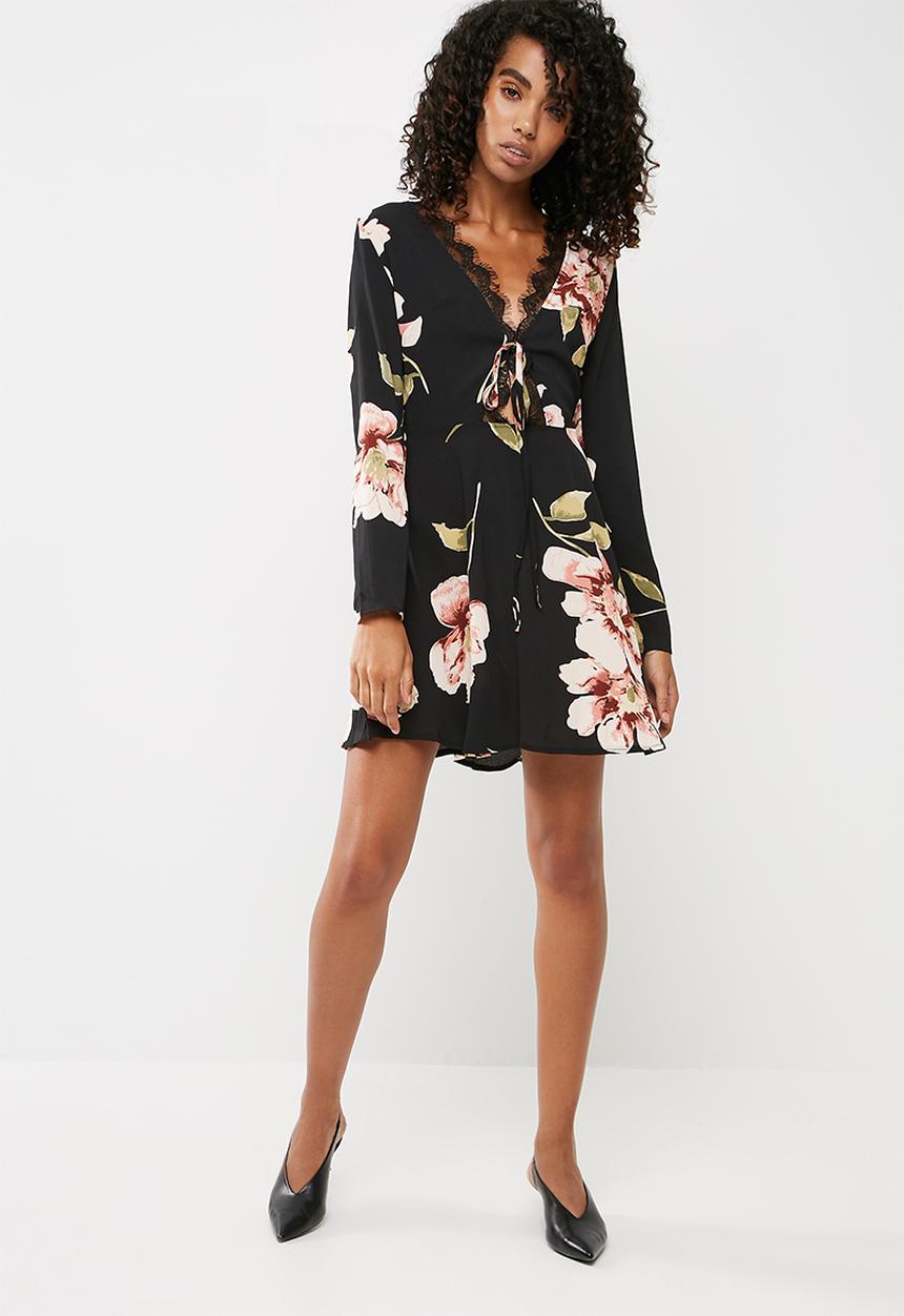 Missguided - Long sleeve lace dress