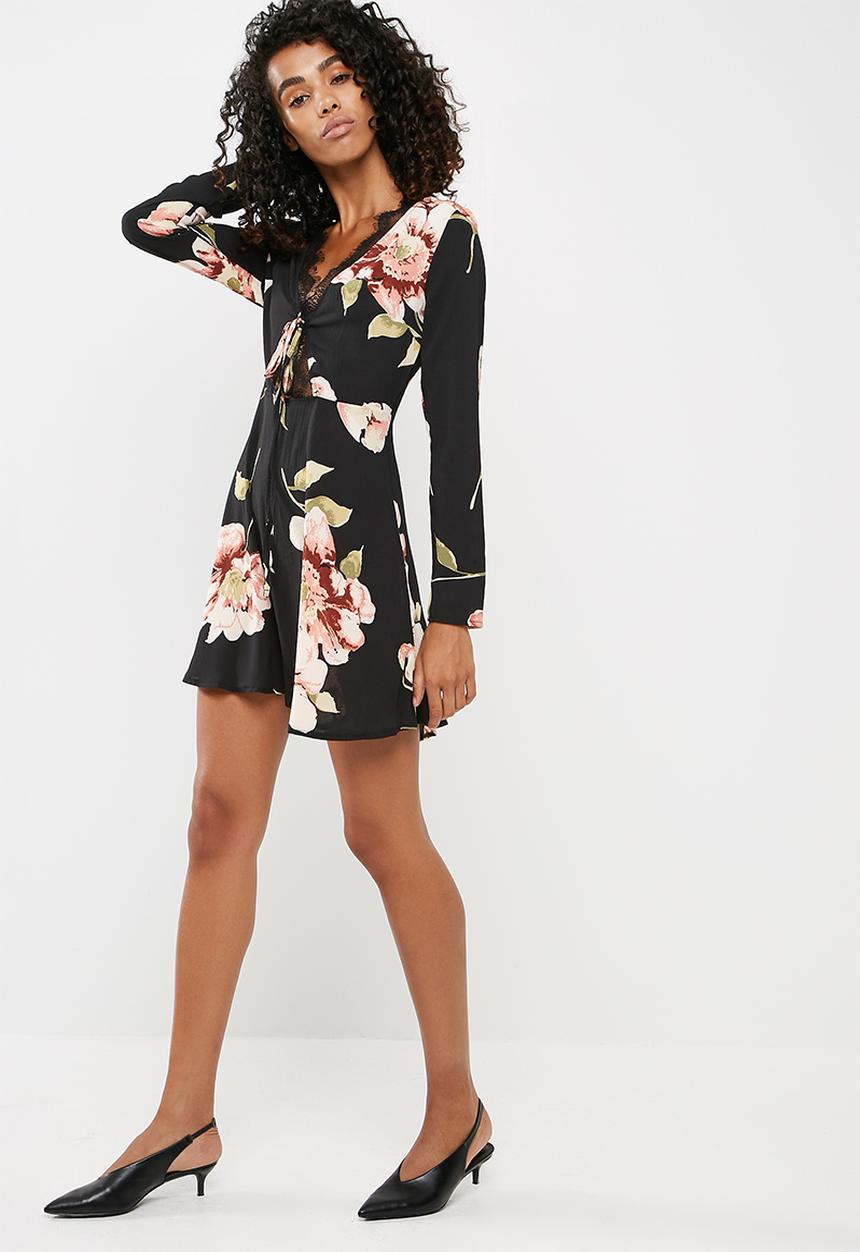 Missguided - Long sleeve lace dress