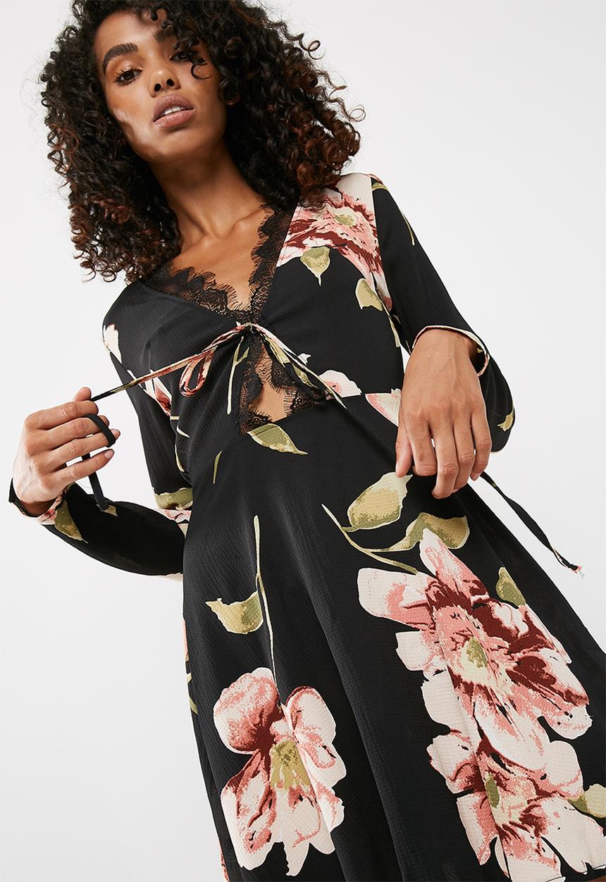 Missguided - Long sleeve lace dress