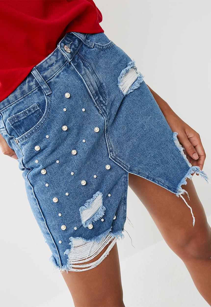 Missguided - Pearl embellished denim skirt with silver chain