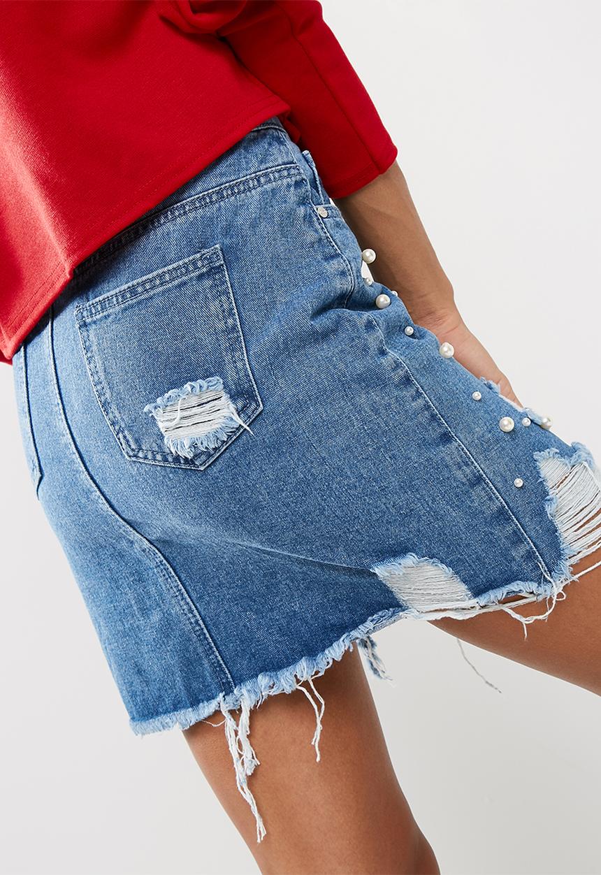 Missguided - Pearl embellished denim skirt with silver chain