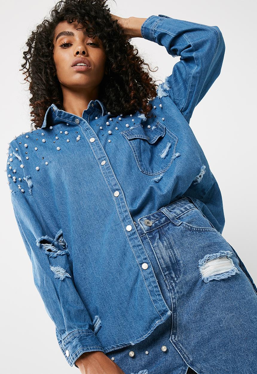 Missguided - Distressed denim shirt with pearl detail