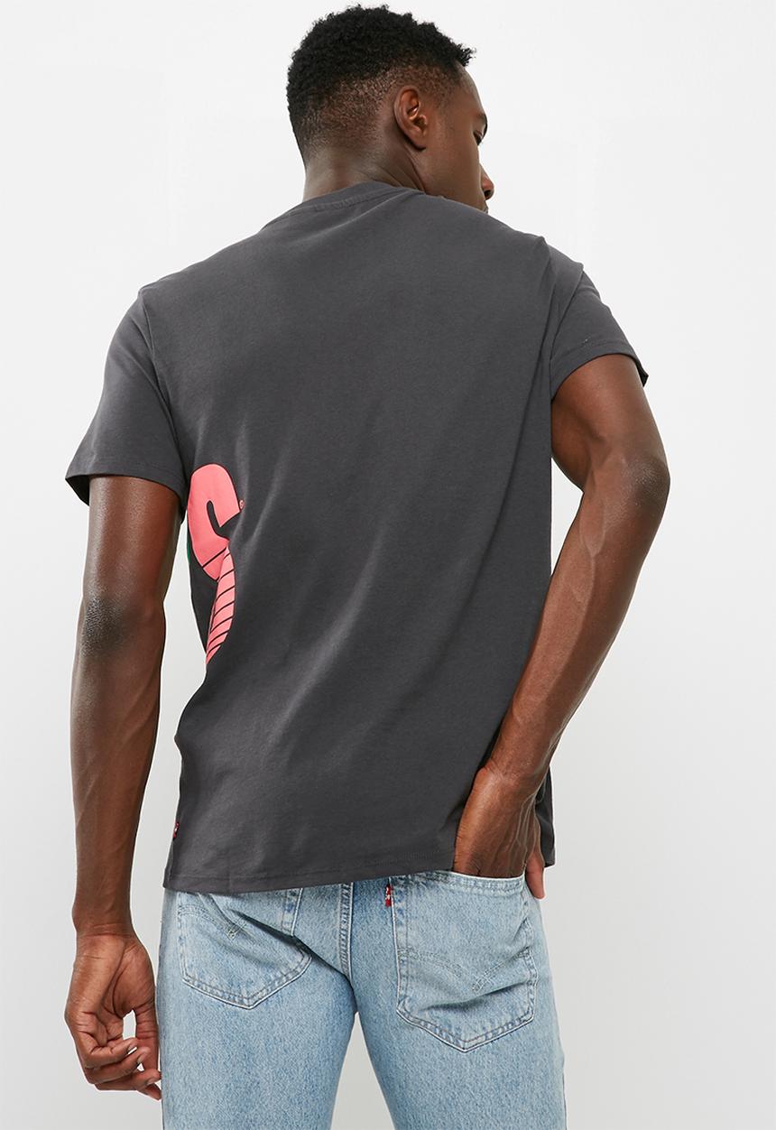 Levi’s® - Graphic set in neck tee
