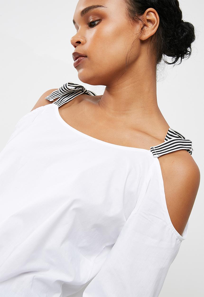 Noisy May - Berlinder cold shoulder top