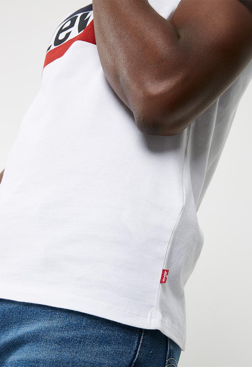 Levi’s® - 84 Sportswear Logo Graphic - White