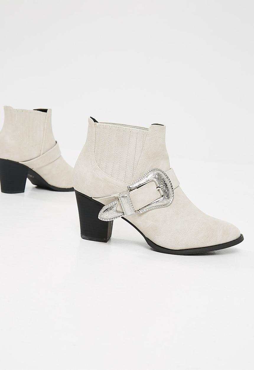 Missguided - Large buckle western chelsea boot