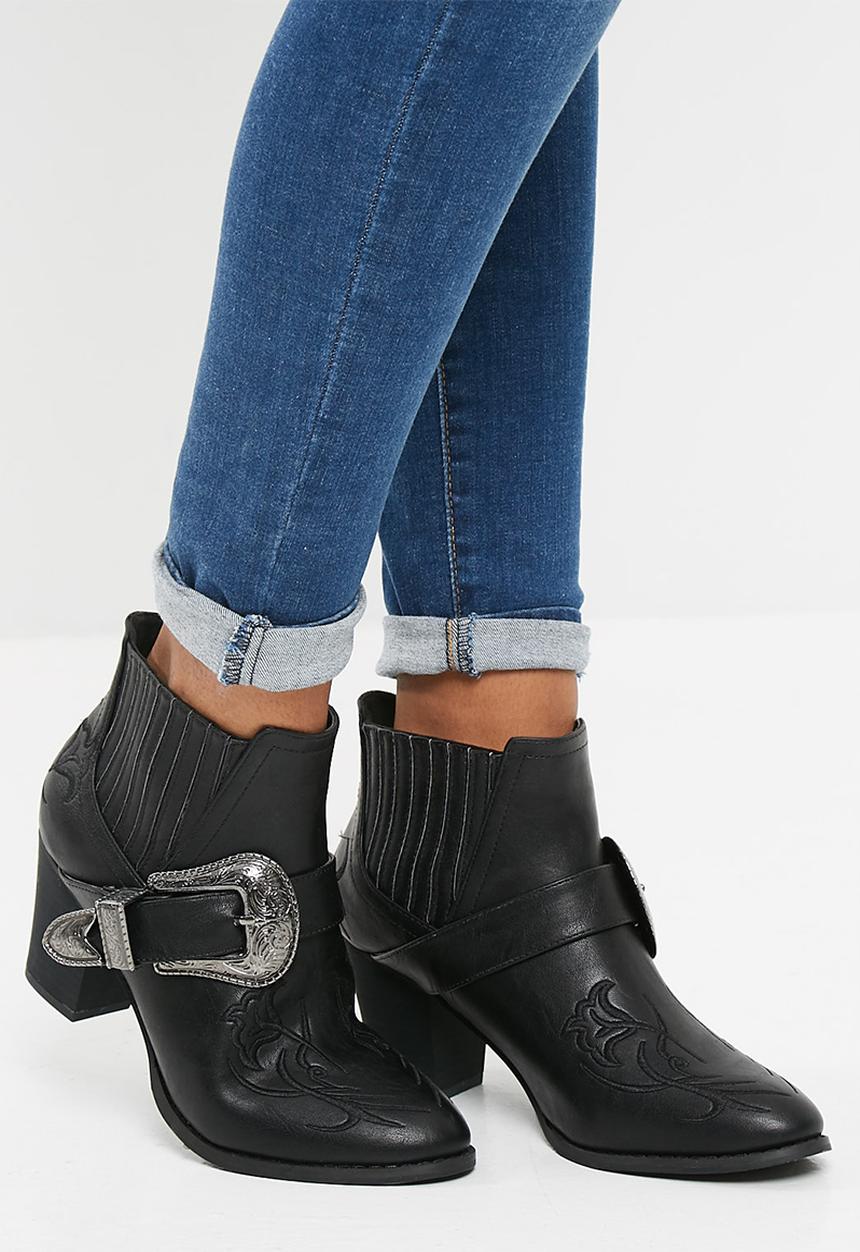 Missguided - Large buckle western chelsea boot