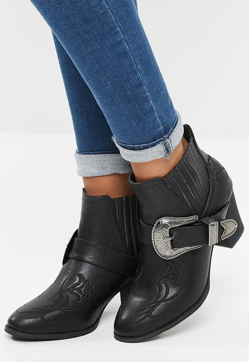 Missguided - Large buckle western chelsea boot