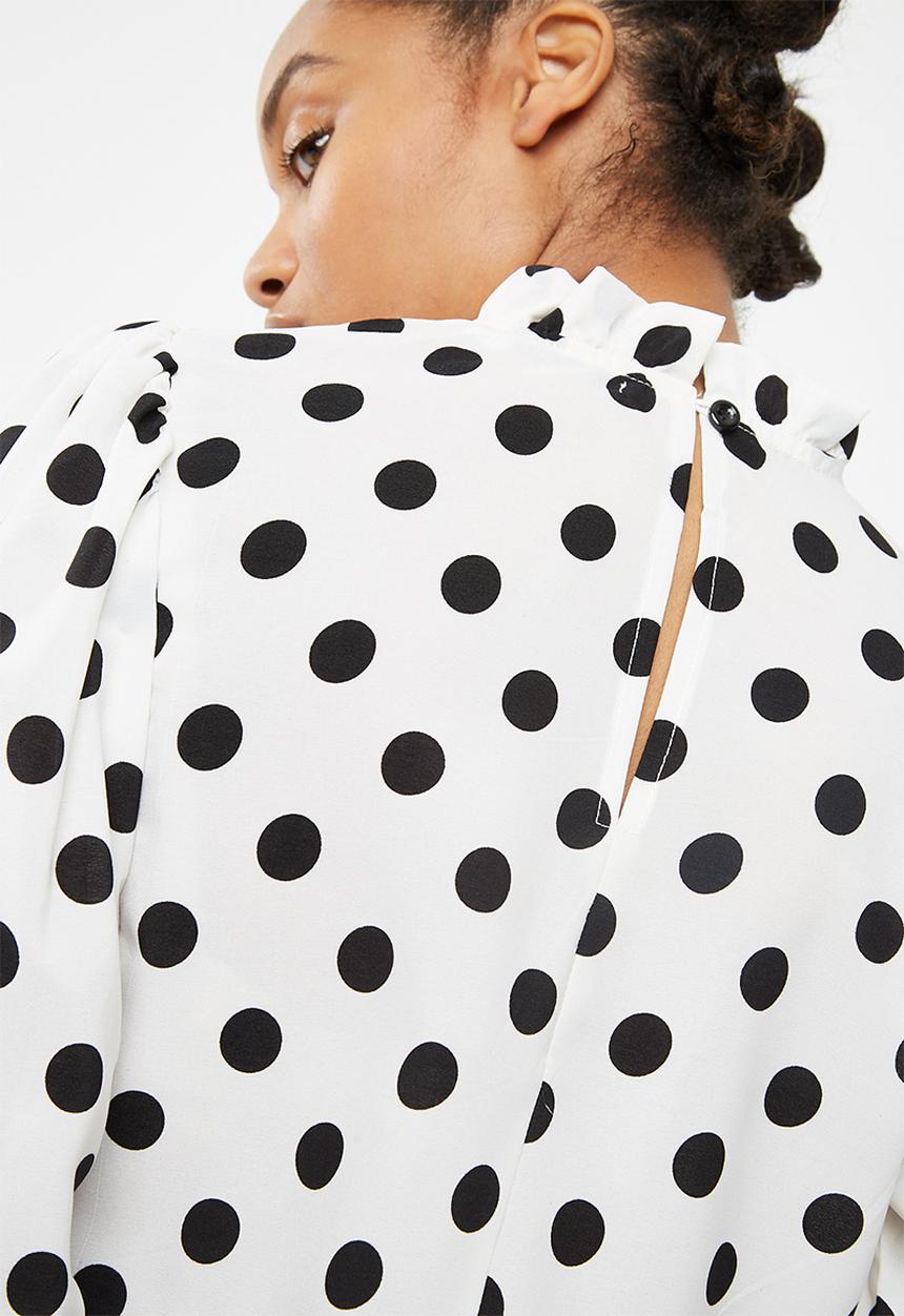 dailyfriday - Blouse with pie crust neckline