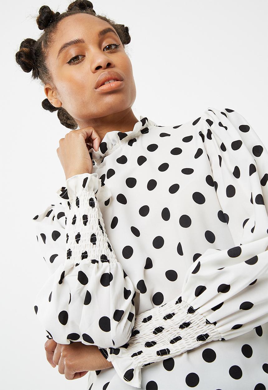 dailyfriday - Blouse with pie crust neckline