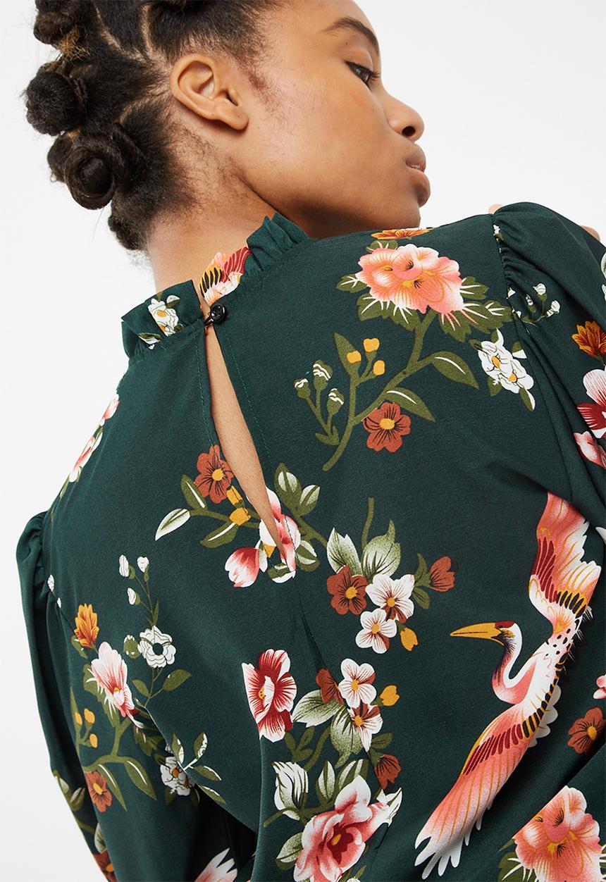 dailyfriday - Blouse with pie crust neckline