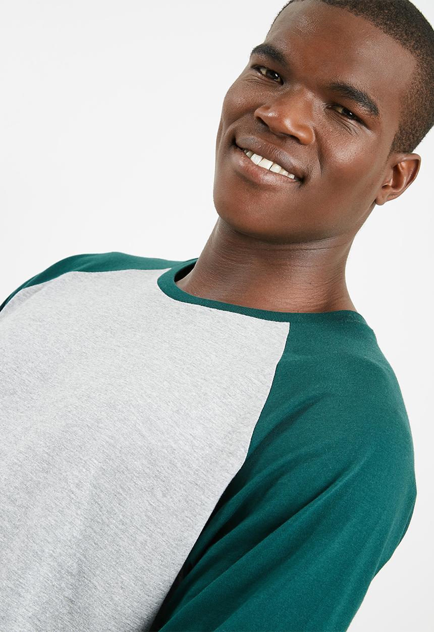 basicthread - Raglan curved hem slim tee