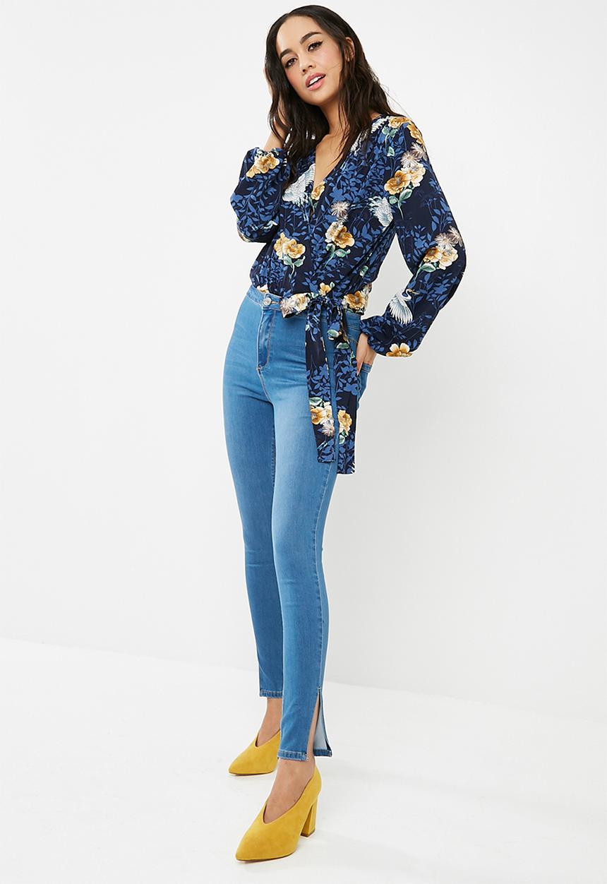 Missguided - Floral long sleeve tie side bodysuit