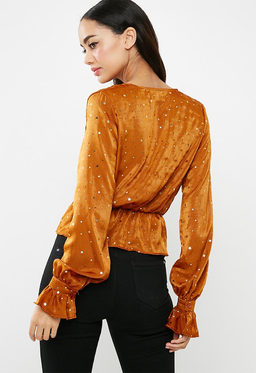 Missguided - Satin gold star detail long sleeve top