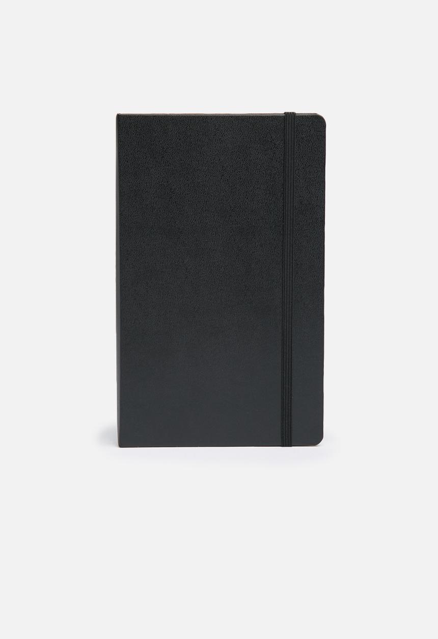 Moleskine - Classic plain hard cover notebook A5