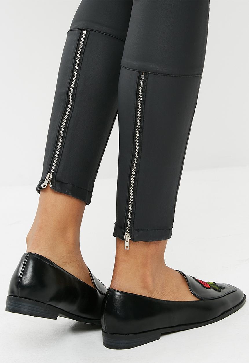 dailyfriday - Rose embroidered slip on loafer - black