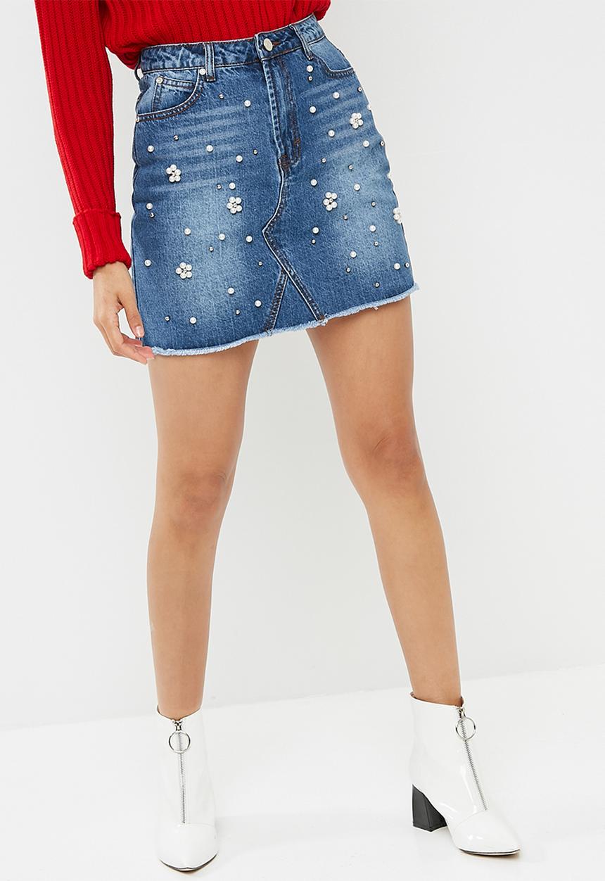 Missguided - Pearl flower detail denim mini skirt