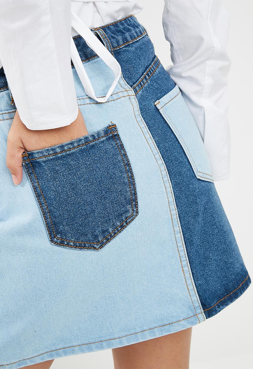 Missguided - Contrast panel mini denim skirt