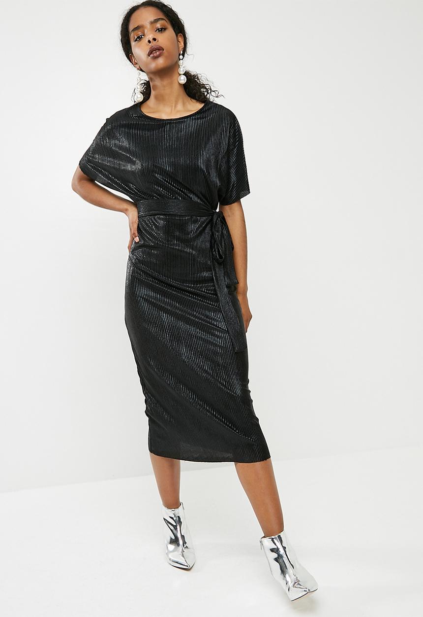 dailyfriday - Drop shoulder plisse' midi dress - black