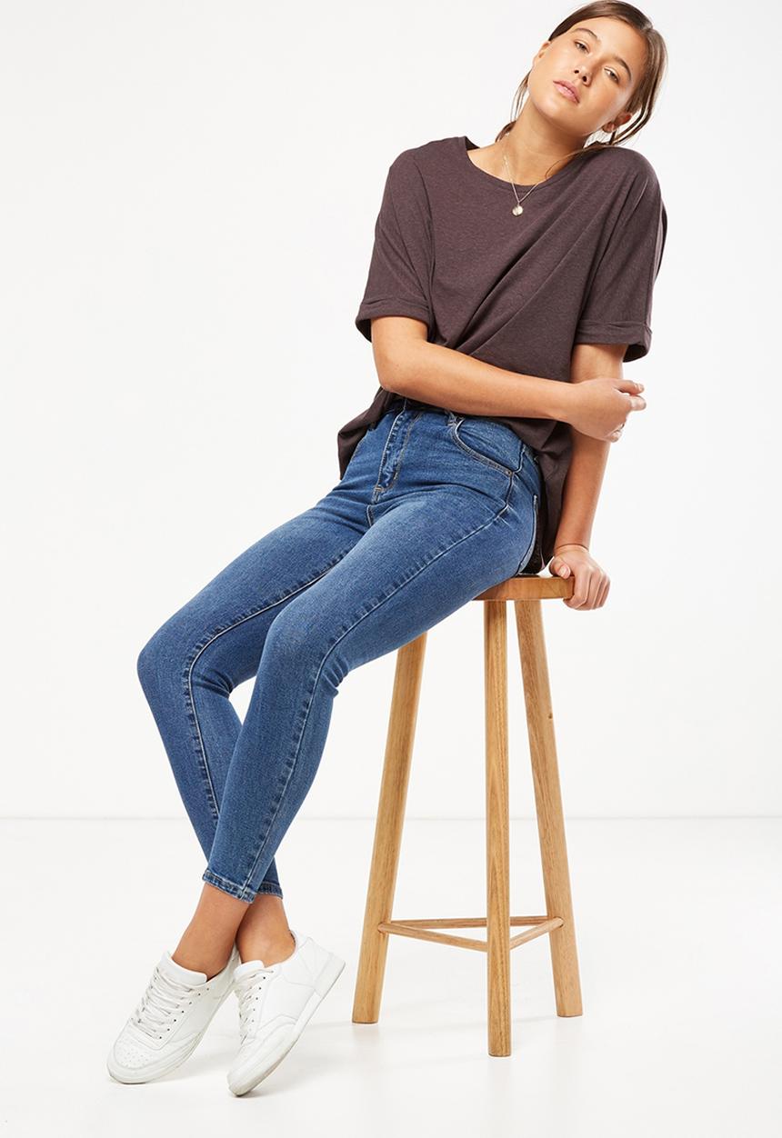 Cotton On - Shilah oversized roll sleeve tee - brown