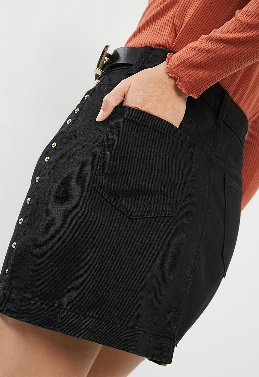 Missguided - Western buckle belt stud denim mini skirt - black