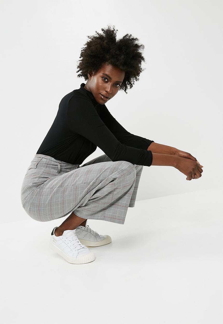 Vero Moda - Glee waterfall longsleeve top - black 