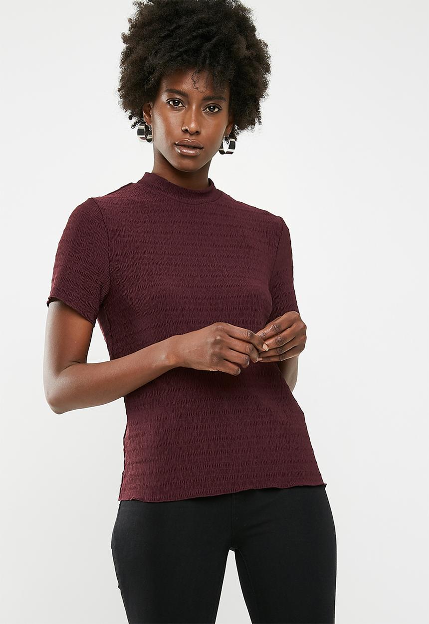 Jacqueline de Yong - Joan short sleeve highneck top - burgundy