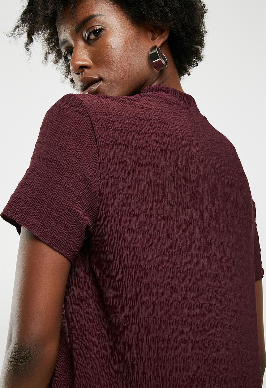 Jacqueline de Yong - Joan short sleeve highneck top - burgundy