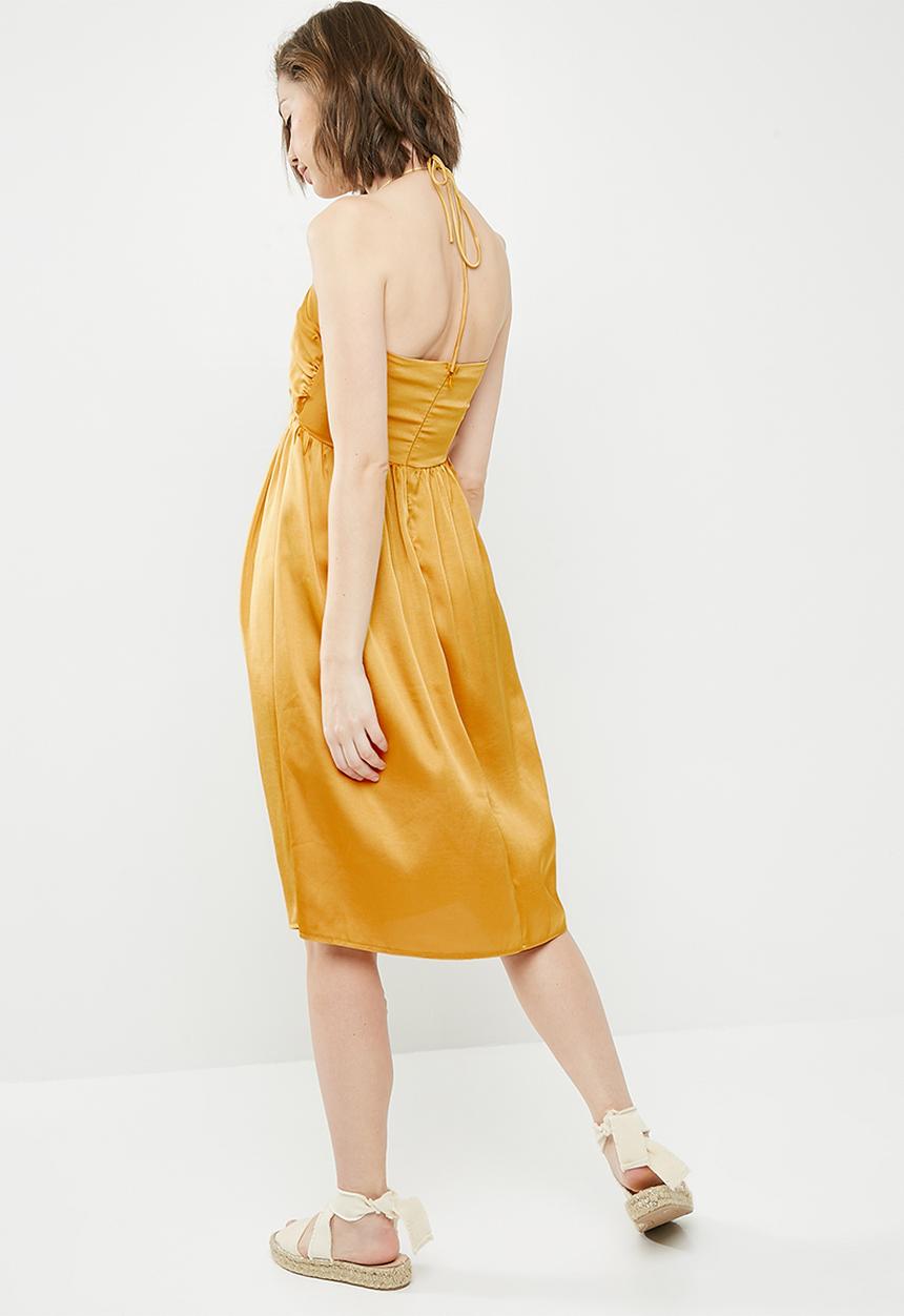 Missguided - Satin halterneck cut out midi dress - gold 