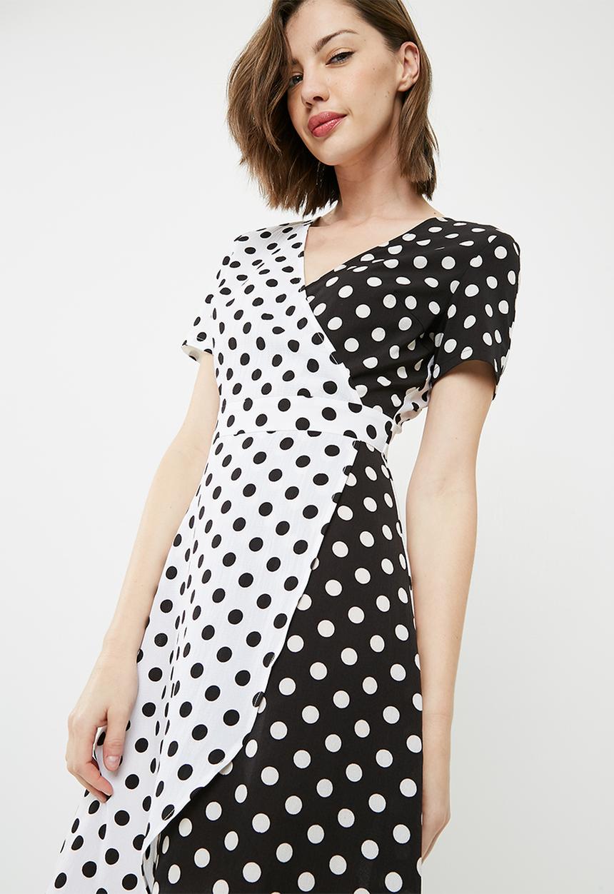 Missguided - Contrast wrap over tie waist mini dress - black & white 