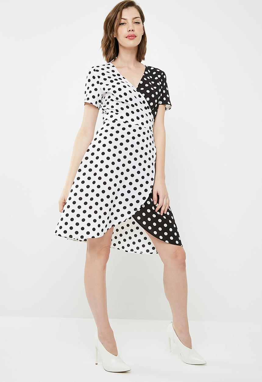 Missguided - Contrast wrap over tie waist mini dress - black & white 