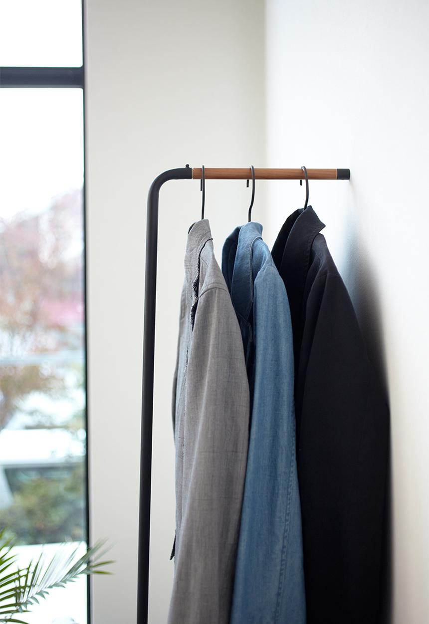 Yamazaki - Tower leaning slim rail - black