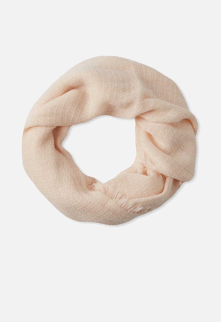 Cosy fringe snood /blush chalk