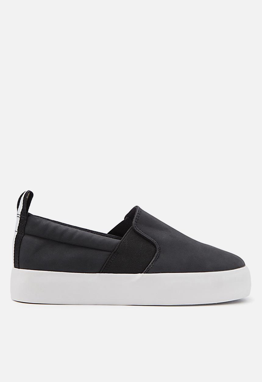 Cotton On - Sawyer slip on sneaker - black 