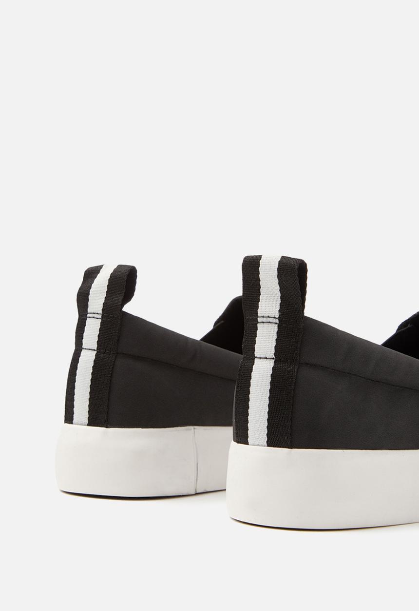 Cotton On - Sawyer slip on sneaker - black 