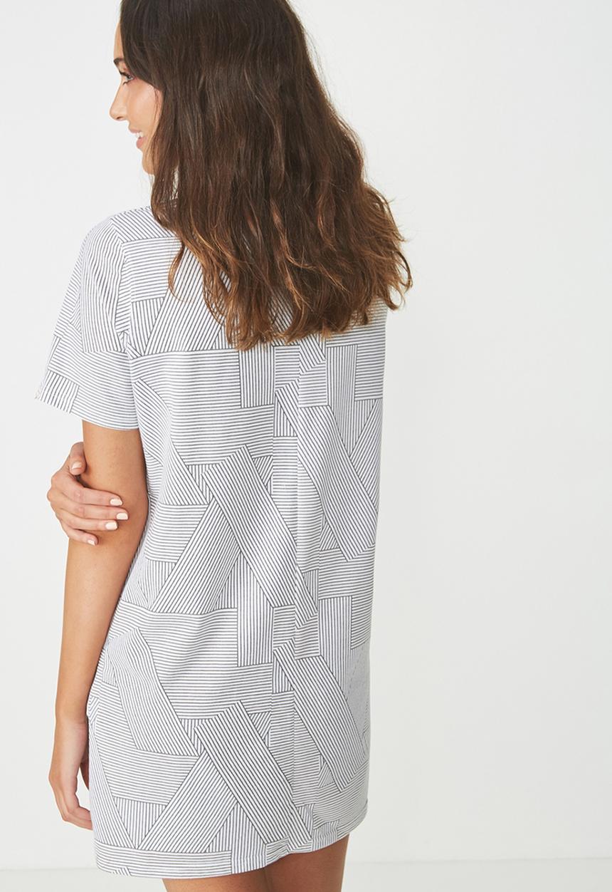 Cotton On - Boxy t-shirt nightie -  white & grey