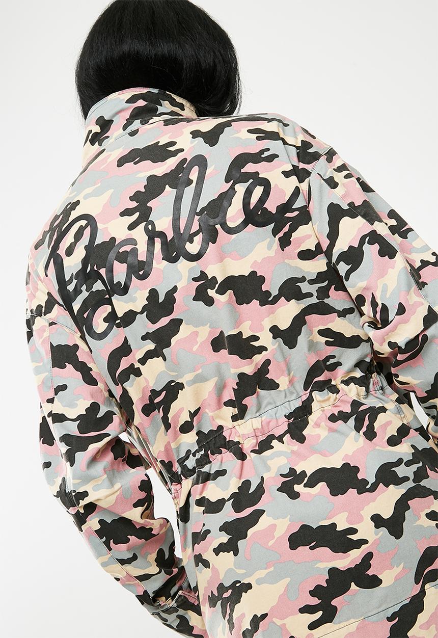 Missguided - Barbie logo camouflage jacket - multi 