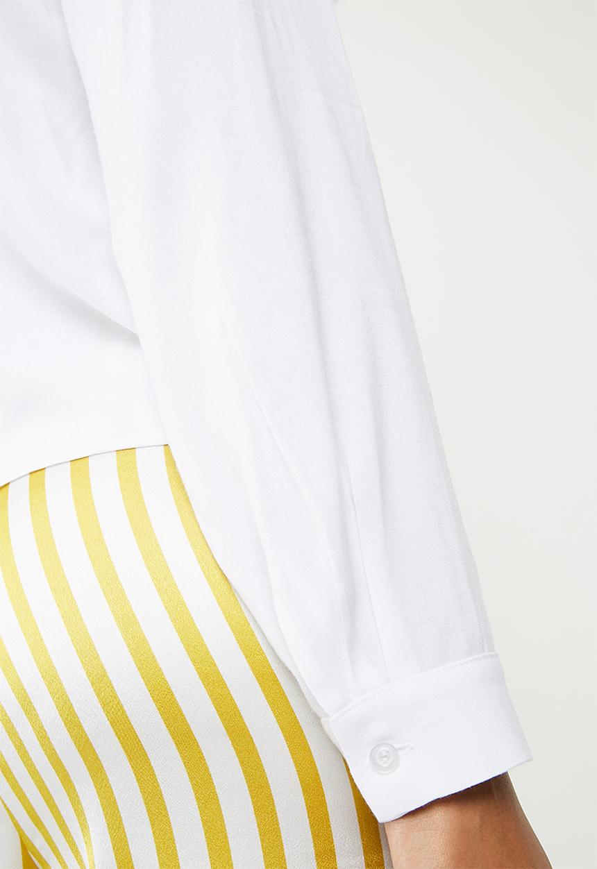 Superbalist - Soft V-neck button front shirt - white