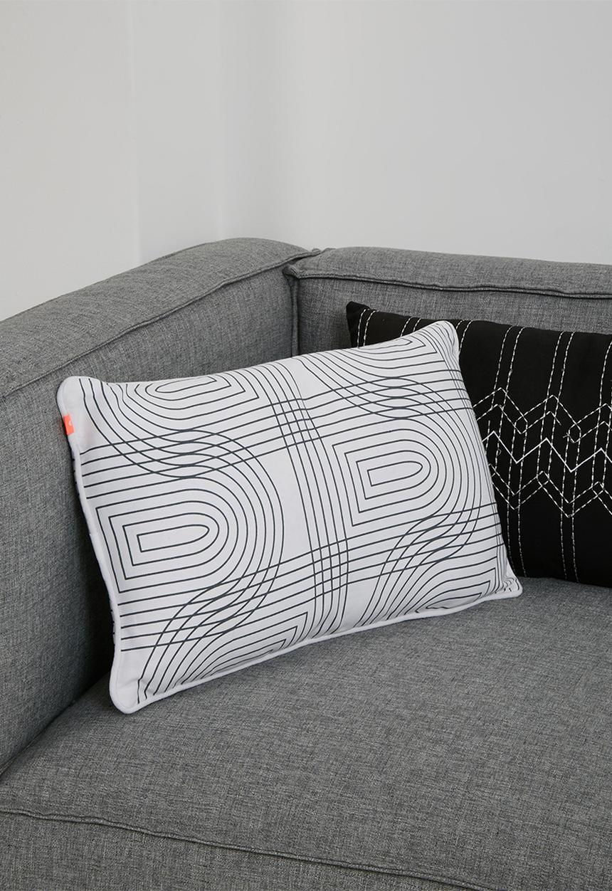 Present Time - Retro grid cushion - white