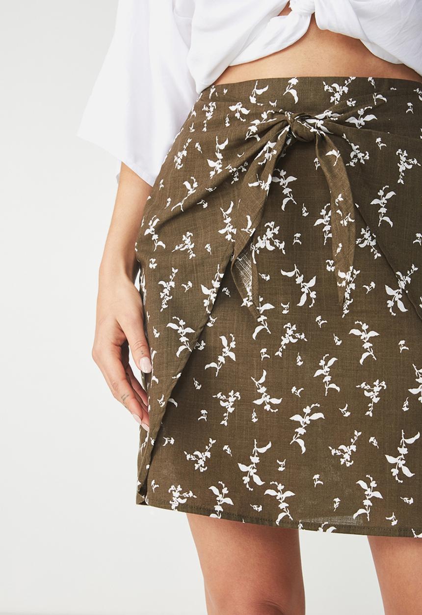 Cotton On - Woven Kelly knot front mini skirt - khaki