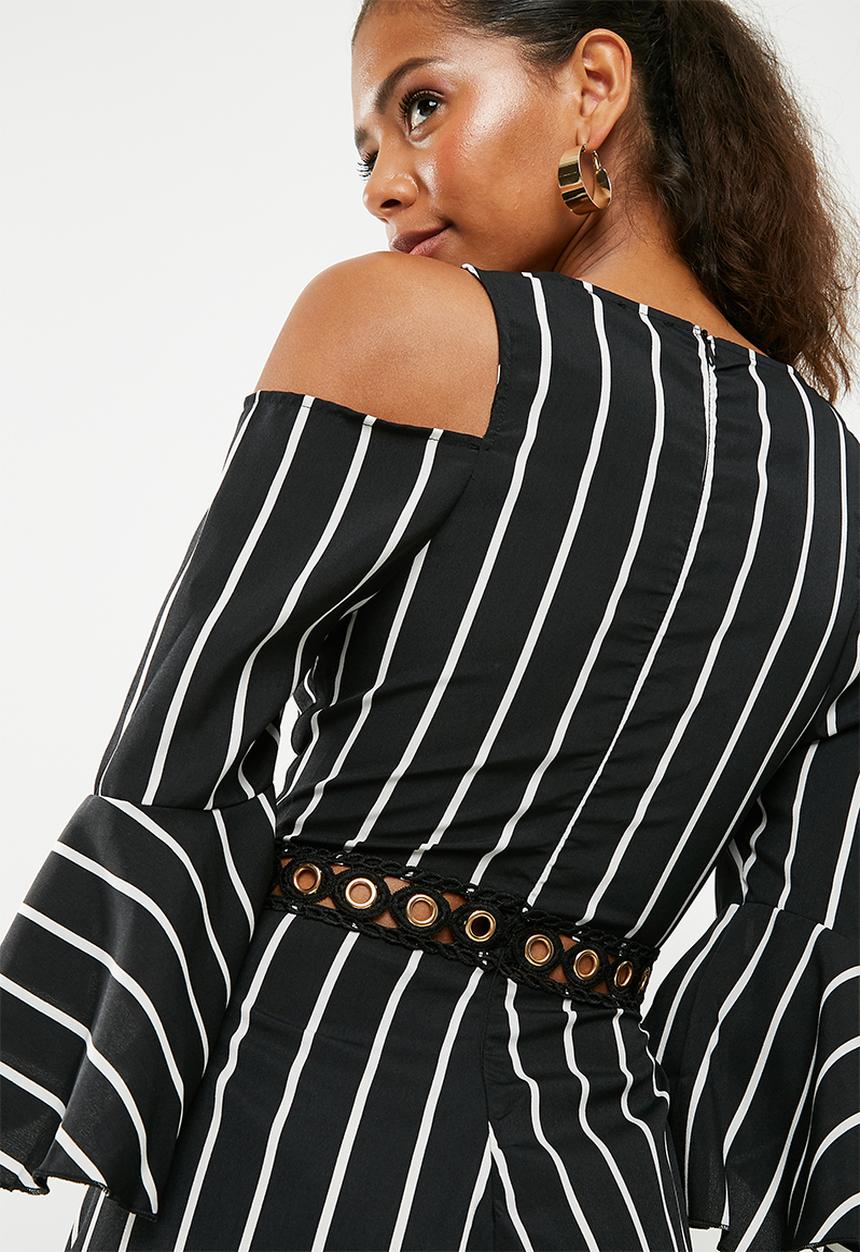 Missguided - Cold shoulder stripe playsuit - black & white