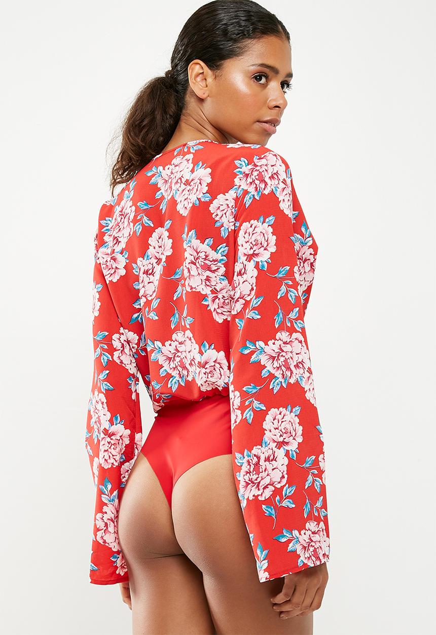 Missguided - Drape plunge flare sleeve bodysuit - red 