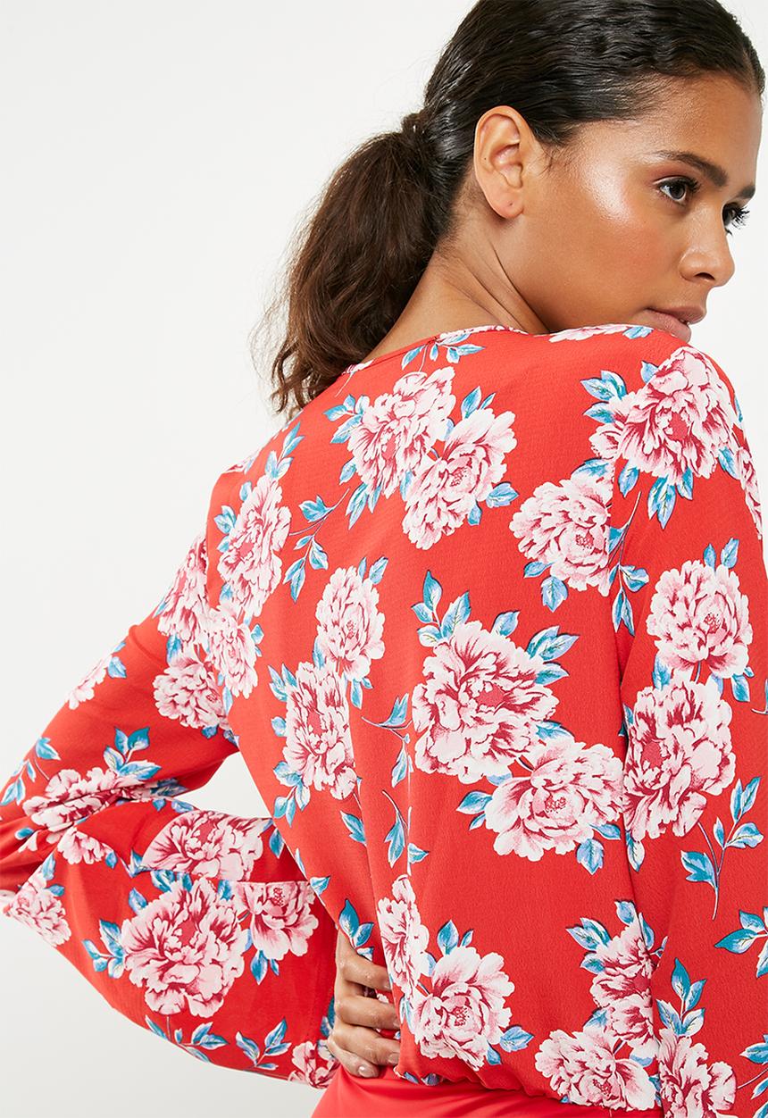Missguided - Drape plunge flare sleeve bodysuit - red 