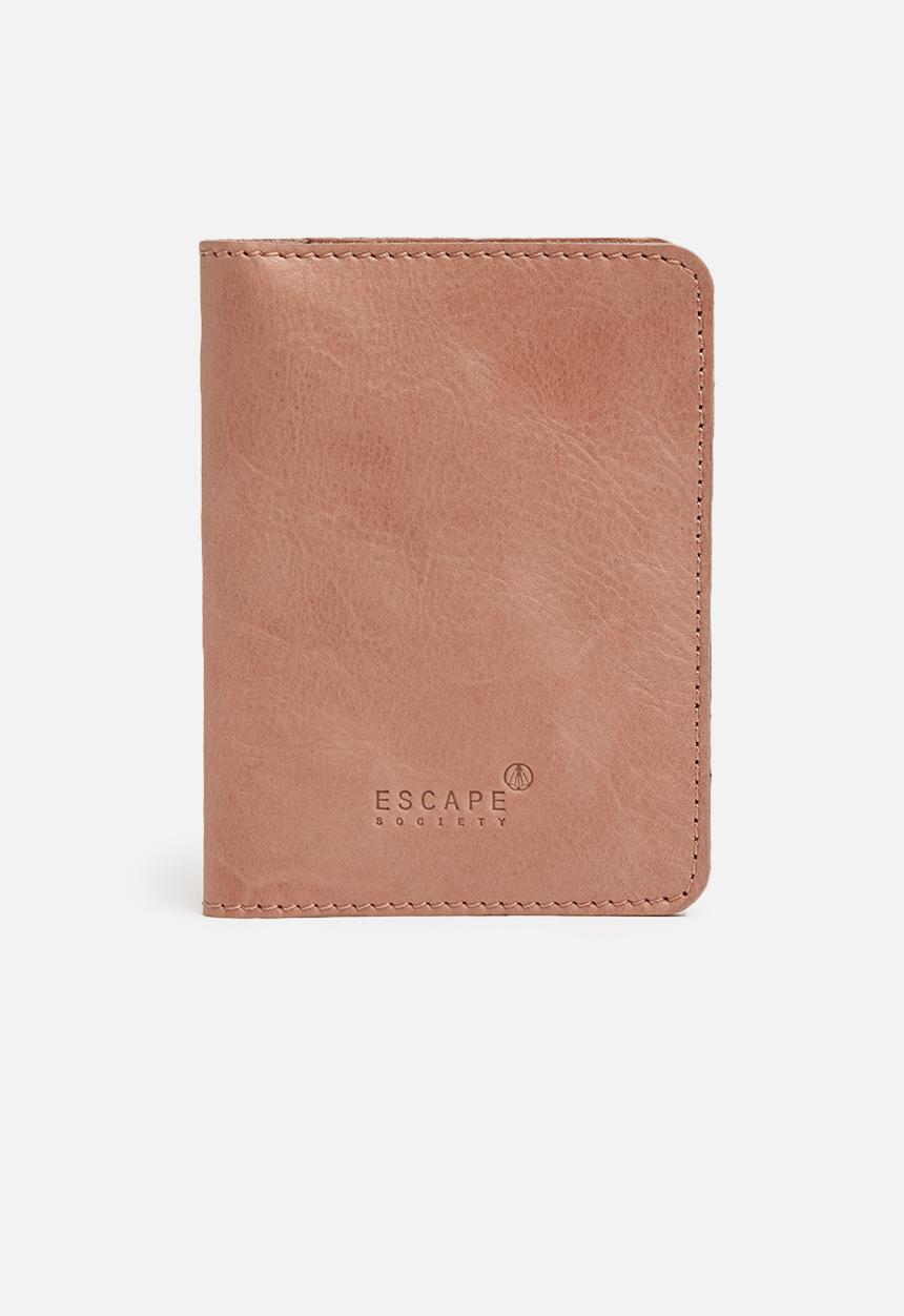 Escape Society - Leather passport holder - dusty pink