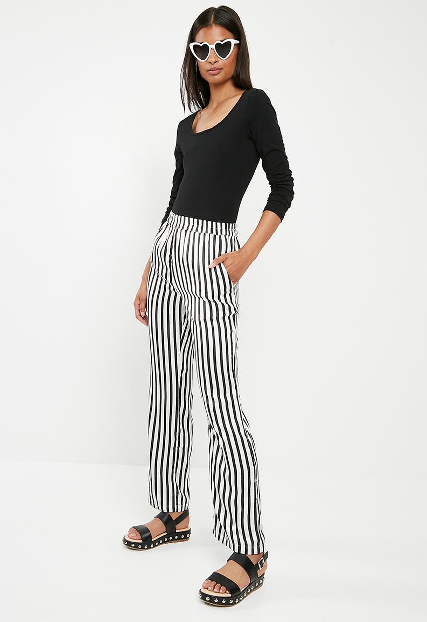 Superbalist - Long sleeve square neck bodysuit - black 