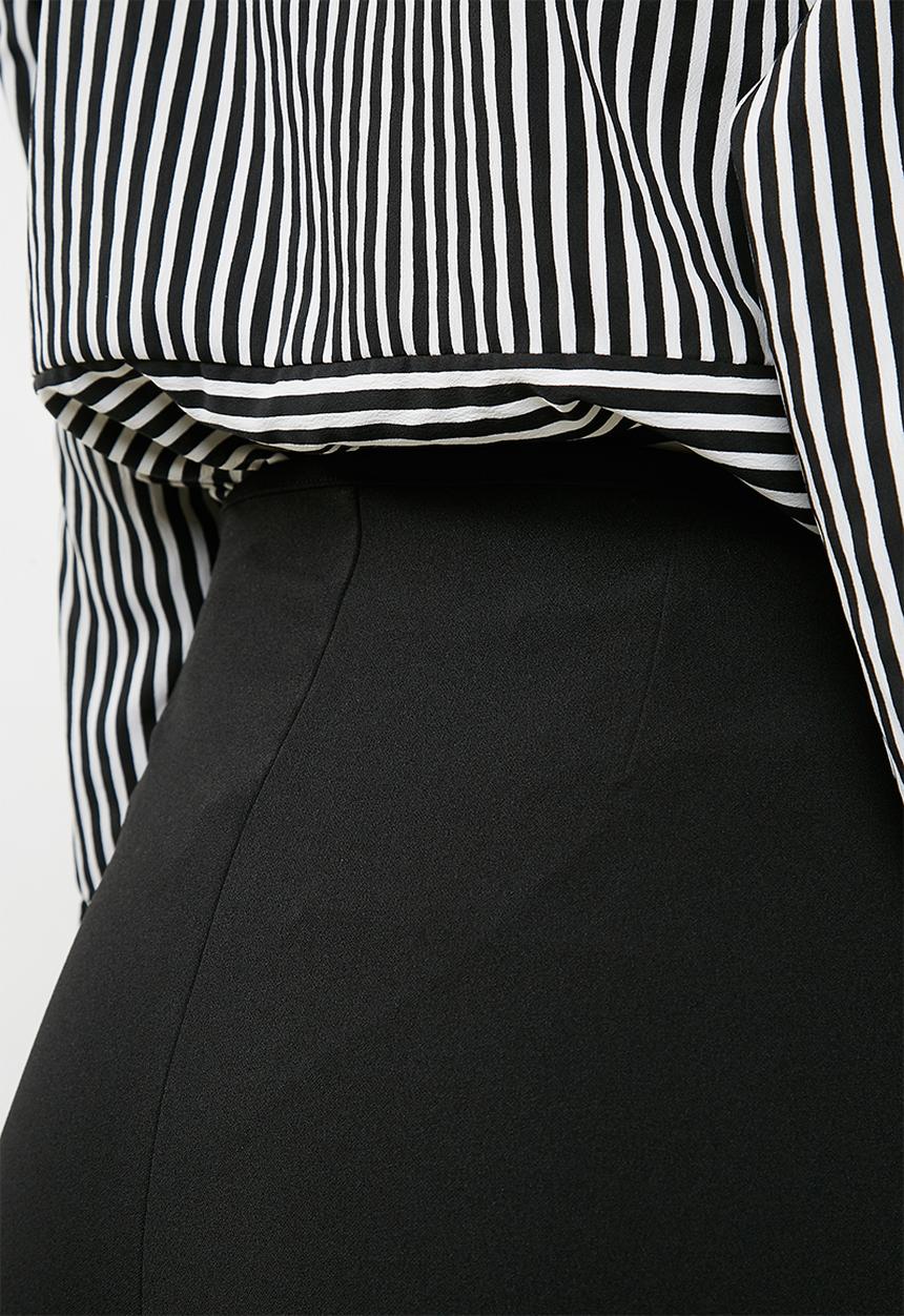 Superbalist - Side button short - black