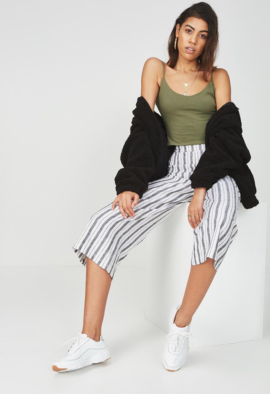 Supré  - Hayley neck cropped top - light khaki